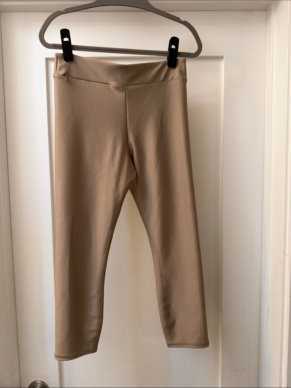 Alo Yoga Airlift High Waist conceal zip Capri - Gravel
